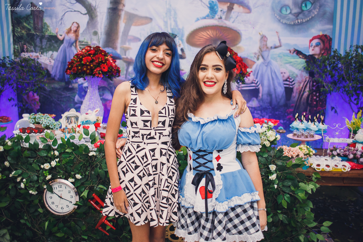 CAROL FEZ 15 ANOS, tema da decoração da festa de 15 anos Alice no País das Maravilhas, Cerimonial bom na Praia de Itaparica, Bolha Fest, festa em Vila Velha ES, Tássila Costa ES