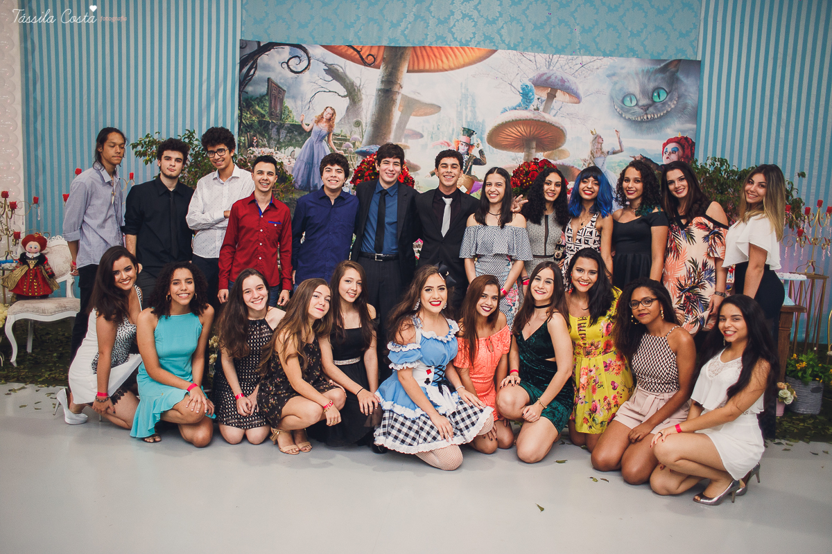 CAROL FEZ 15 ANOS, tema da decoração da festa de 15 anos Alice no País das Maravilhas, Cerimonial bom na Praia de Itaparica, Bolha Fest, festa em Vila Velha ES, Tássila Costa ES