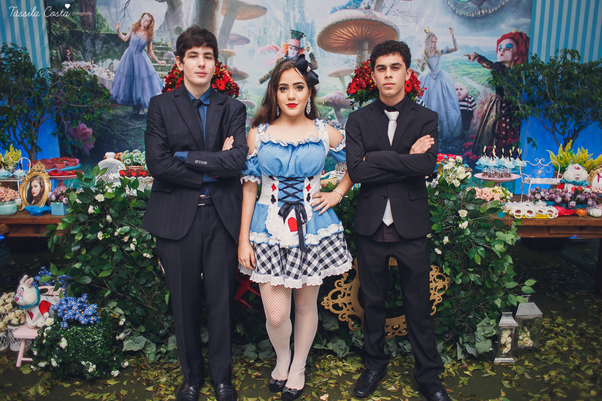 CAROL FEZ 15 ANOS, tema da decoração da festa de 15 anos Alice no País das Maravilhas, Cerimonial bom na Praia de Itaparica, Bolha Fest, festa em Vila Velha ES, Tássila Costa ES