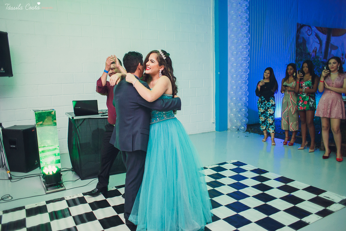 CAROL FEZ 15 ANOS, tema da decoração da festa de 15 anos Alice no País das Maravilhas, Cerimonial bom na Praia de Itaparica, Bolha Fest, festa em Vila Velha ES, Tássila Costa ES