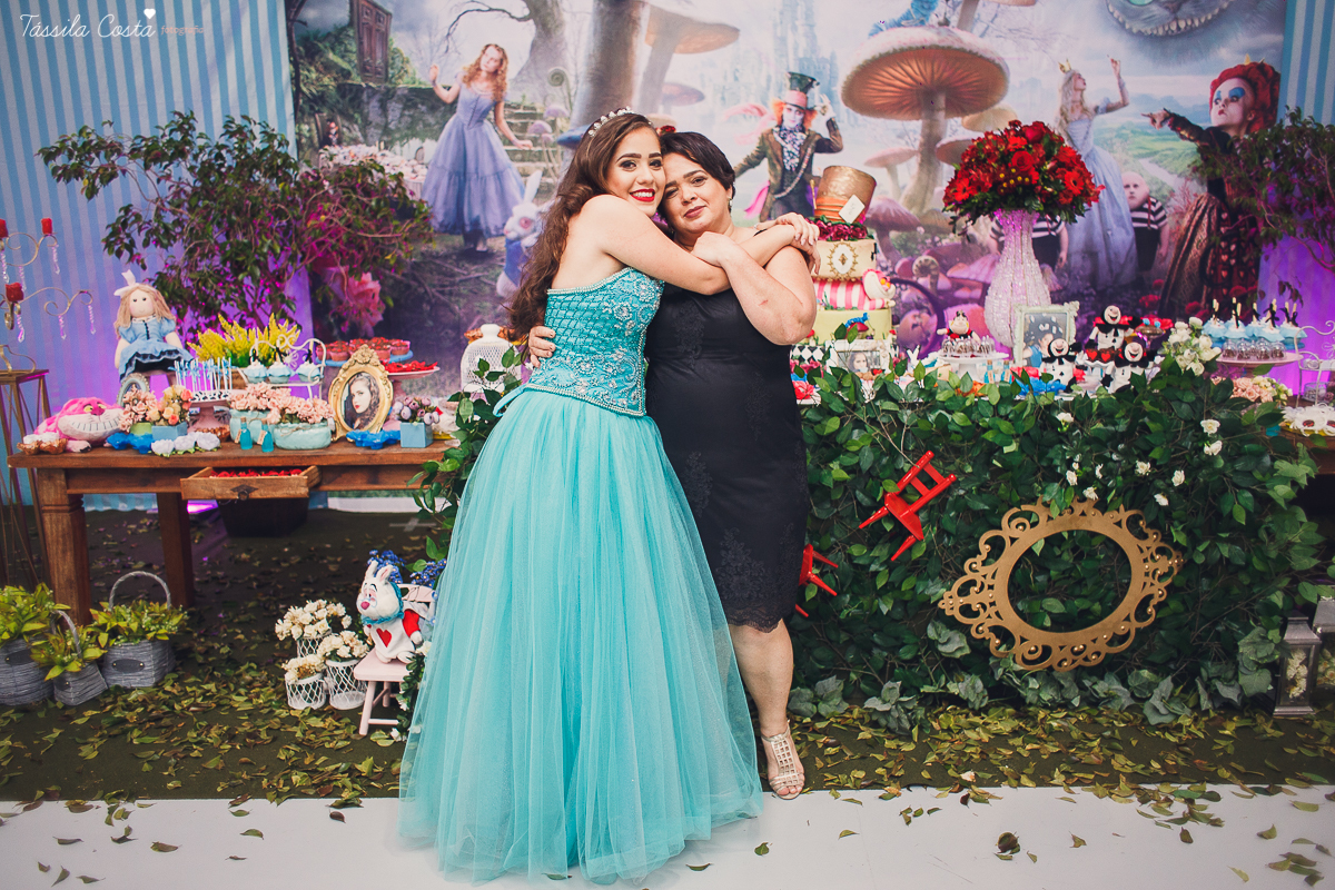 CAROL FEZ 15 ANOS, tema da decoração da festa de 15 anos Alice no País das Maravilhas, Cerimonial bom na Praia de Itaparica, Bolha Fest, festa em Vila Velha ES, Tássila Costa ES