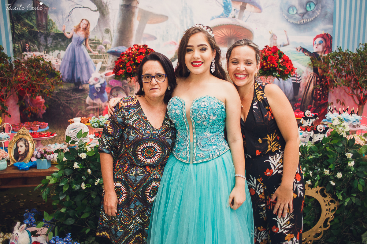 CAROL FEZ 15 ANOS, tema da decoração da festa de 15 anos Alice no País das Maravilhas, Cerimonial bom na Praia de Itaparica, Bolha Fest, festa em Vila Velha ES, Tássila Costa ES