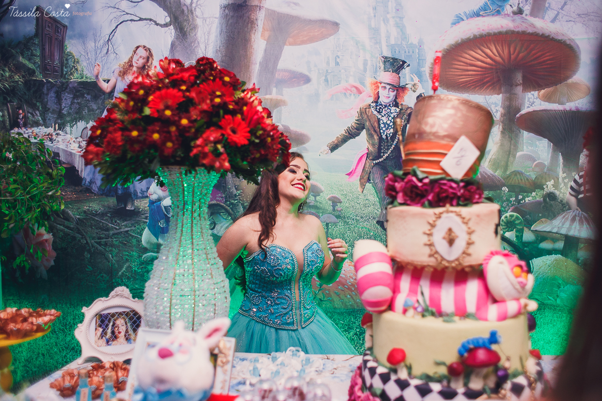 CAROL FEZ 15 ANOS, tema da decoração da festa de 15 anos Alice no País das Maravilhas, Cerimonial bom na Praia de Itaparica, Bolha Fest, festa em Vila Velha ES, Tássila Costa ES
