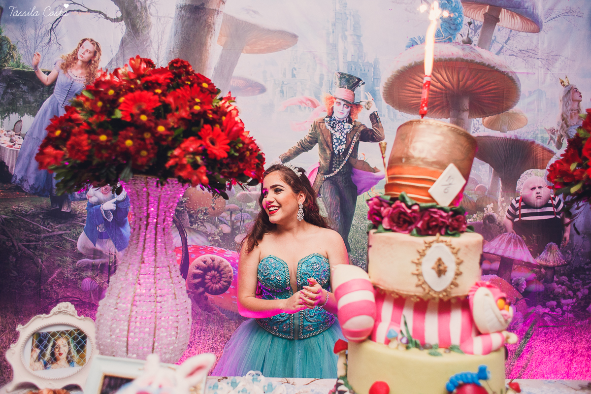 CAROL FEZ 15 ANOS, tema da decoração da festa de 15 anos Alice no País das Maravilhas, Cerimonial bom na Praia de Itaparica, Bolha Fest, festa em Vila Velha ES, Tássila Costa ES