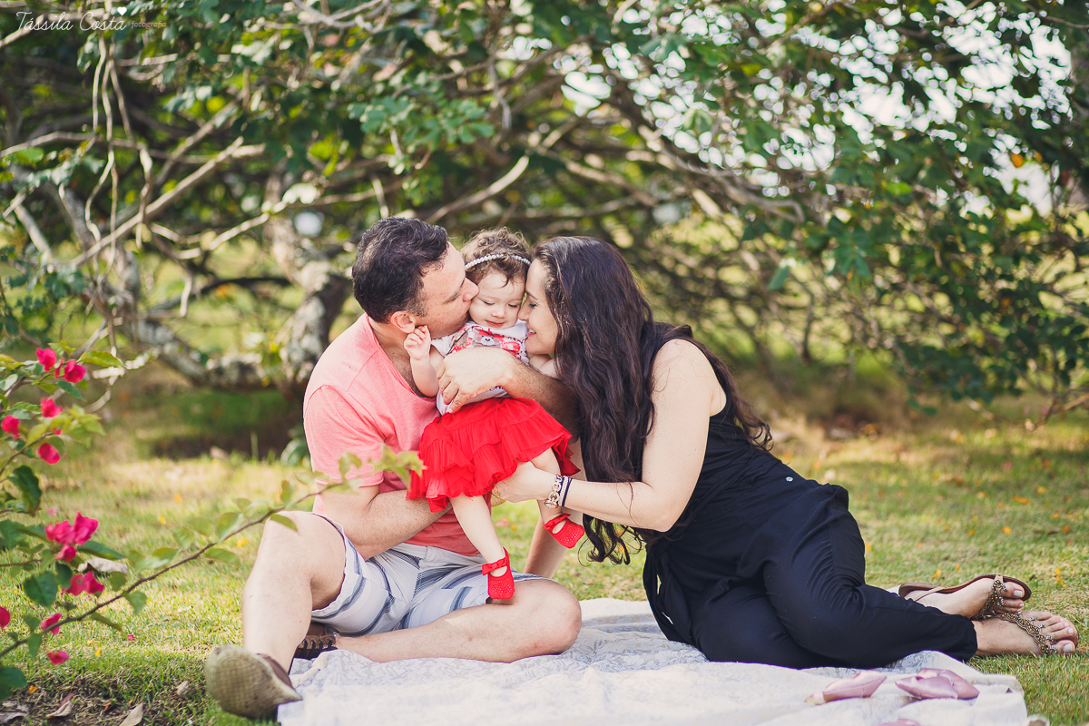 FOTOS DE PRÉ ANIVERSÁRIO FEITAS EM VITÓRIA, ES, ANIVERSÁRIO NA CASA DA VÓ, QUINTAL DE VÓ, TÁSSILA COSTA FOTOGRAFIA,FOTOS FEITAS EM FAMÍLIA PARA O PRIMEIRO ANO DO ANIVERSÁRIO DA LARA