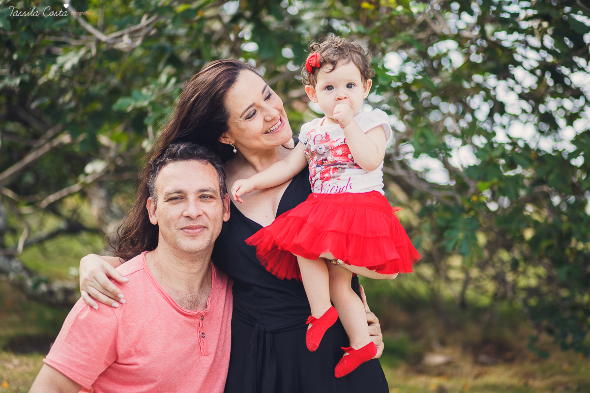 FOTOS DE PRÉ ANIVERSÁRIO FEITAS EM VITÓRIA, ES, ANIVERSÁRIO NA CASA DA VÓ, QUINTAL DE VÓ, TÁSSILA COSTA FOTOGRAFIA,FOTOS FEITAS EM FAMÍLIA PARA O PRIMEIRO ANO DO ANIVERSÁRIO DA LARA