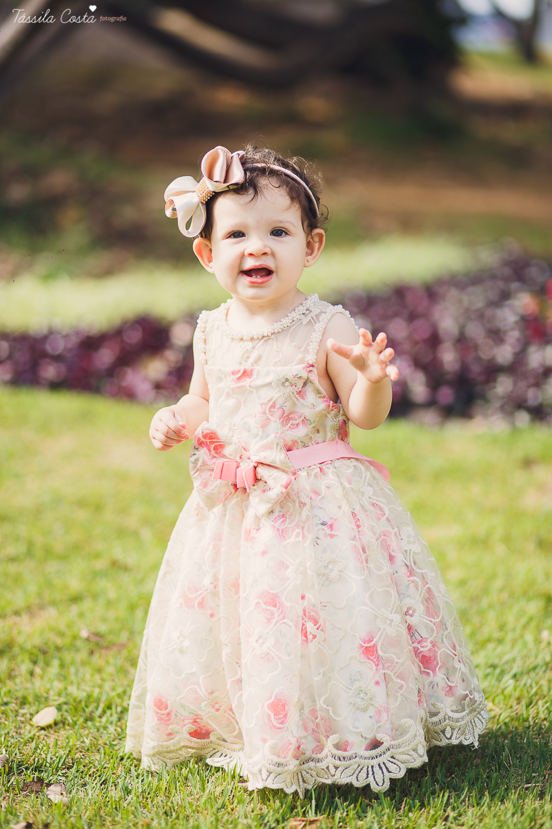 FOTOS DE PRÉ ANIVERSÁRIO FEITAS EM VITÓRIA, ES, ANIVERSÁRIO NA CASA DA VÓ, QUINTAL DE VÓ, TÁSSILA COSTA FOTOGRAFIA,FOTOS FEITAS EM FAMÍLIA PARA O PRIMEIRO ANO DO ANIVERSÁRIO DA LARA