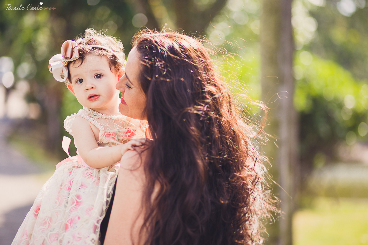 FOTOS DE PRÉ ANIVERSÁRIO FEITAS EM VITÓRIA, ES, ANIVERSÁRIO NA CASA DA VÓ, QUINTAL DE VÓ, TÁSSILA COSTA FOTOGRAFIA,FOTOS FEITAS EM FAMÍLIA PARA O PRIMEIRO ANO DO ANIVERSÁRIO DA LARA