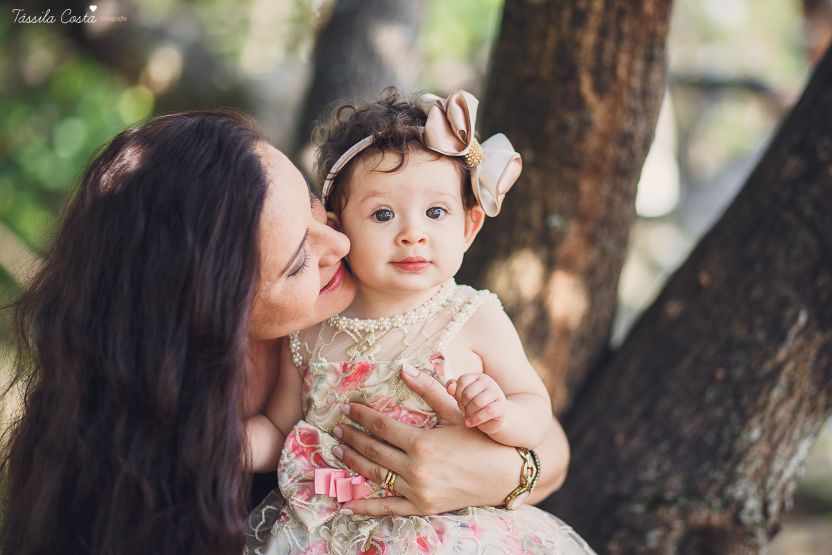 FOTOS DE PRÉ ANIVERSÁRIO FEITAS EM VITÓRIA, ES, ANIVERSÁRIO NA CASA DA VÓ, QUINTAL DE VÓ, TÁSSILA COSTA FOTOGRAFIA,FOTOS FEITAS EM FAMÍLIA PARA O PRIMEIRO ANO DO ANIVERSÁRIO DA LARA