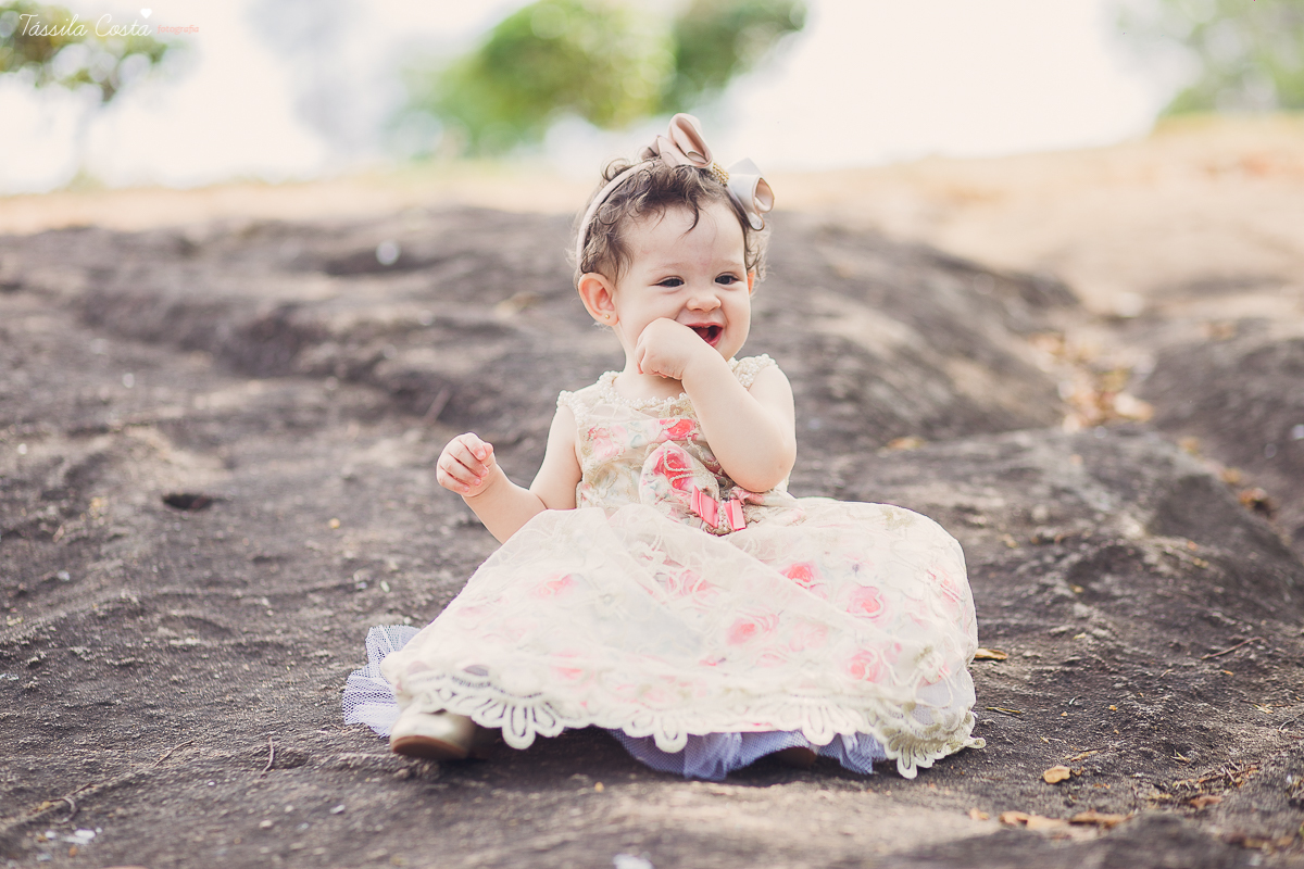 FOTOS DE PRÉ ANIVERSÁRIO FEITAS EM VITÓRIA, ES, ANIVERSÁRIO NA CASA DA VÓ, QUINTAL DE VÓ, TÁSSILA COSTA FOTOGRAFIA,FOTOS FEITAS EM FAMÍLIA PARA O PRIMEIRO ANO DO ANIVERSÁRIO DA LARA