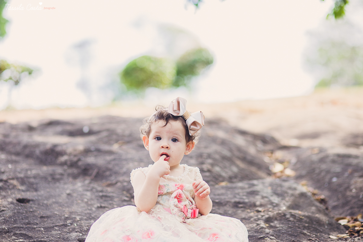 FOTOS DE PRÉ ANIVERSÁRIO FEITAS EM VITÓRIA, ES, ANIVERSÁRIO NA CASA DA VÓ, QUINTAL DE VÓ, TÁSSILA COSTA FOTOGRAFIA,FOTOS FEITAS EM FAMÍLIA PARA O PRIMEIRO ANO DO ANIVERSÁRIO DA LARA