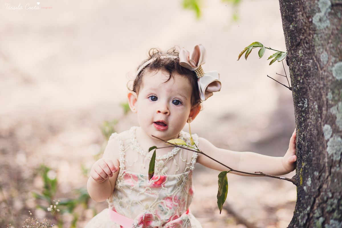 FOTOS DE PRÉ ANIVERSÁRIO FEITAS EM VITÓRIA, ES, ANIVERSÁRIO NA CASA DA VÓ, QUINTAL DE VÓ, TÁSSILA COSTA FOTOGRAFIA,FOTOS FEITAS EM FAMÍLIA PARA O PRIMEIRO ANO DO ANIVERSÁRIO DA LARA