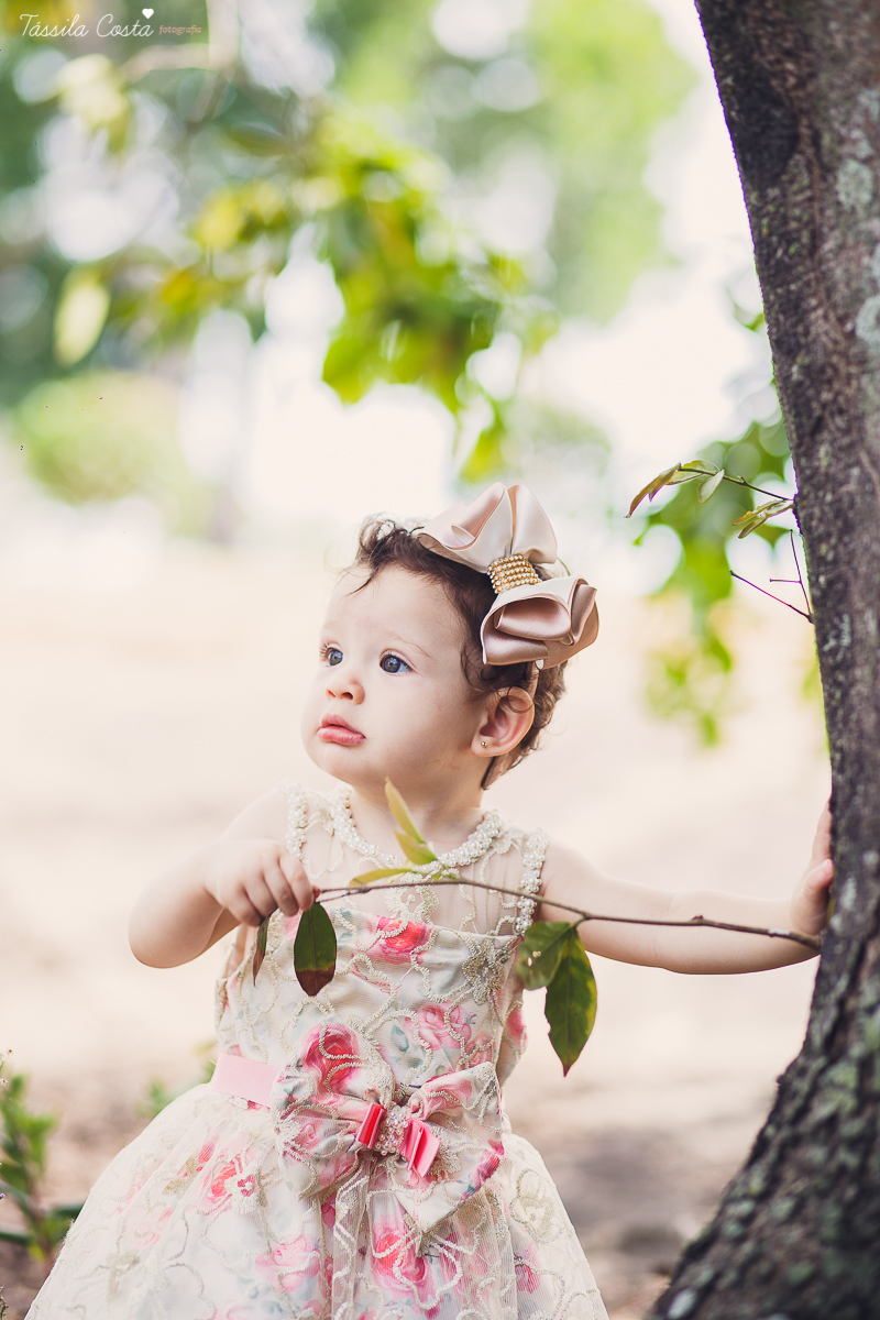FOTOS DE PRÉ ANIVERSÁRIO FEITAS EM VITÓRIA, ES, ANIVERSÁRIO NA CASA DA VÓ, QUINTAL DE VÓ, TÁSSILA COSTA FOTOGRAFIA,FOTOS FEITAS EM FAMÍLIA PARA O PRIMEIRO ANO DO ANIVERSÁRIO DA LARA
