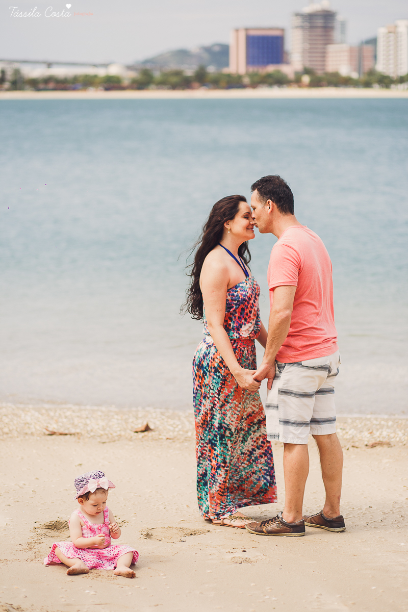 FOTOS DE PRÉ ANIVERSÁRIO FEITAS EM VITÓRIA, ES, ANIVERSÁRIO NA CASA DA VÓ, QUINTAL DE VÓ, TÁSSILA COSTA FOTOGRAFIA,FOTOS FEITAS EM FAMÍLIA PARA O PRIMEIRO ANO DO ANIVERSÁRIO DA LARA