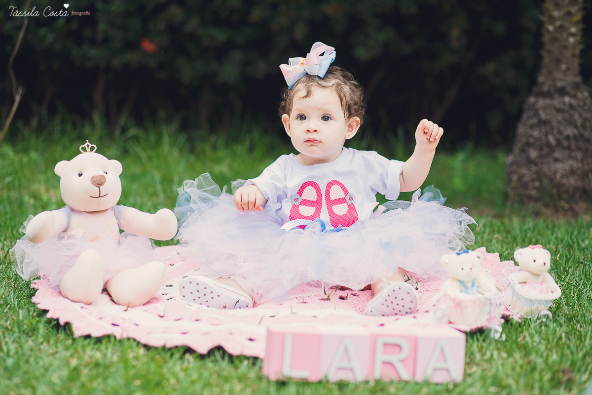 FOTOS DE PRÉ ANIVERSÁRIO FEITAS EM VITÓRIA, ES, ANIVERSÁRIO NA CASA DA VÓ, QUINTAL DE VÓ, TÁSSILA COSTA FOTOGRAFIA,FOTOS FEITAS EM FAMÍLIA PARA O PRIMEIRO ANO DO ANIVERSÁRIO DA LARA