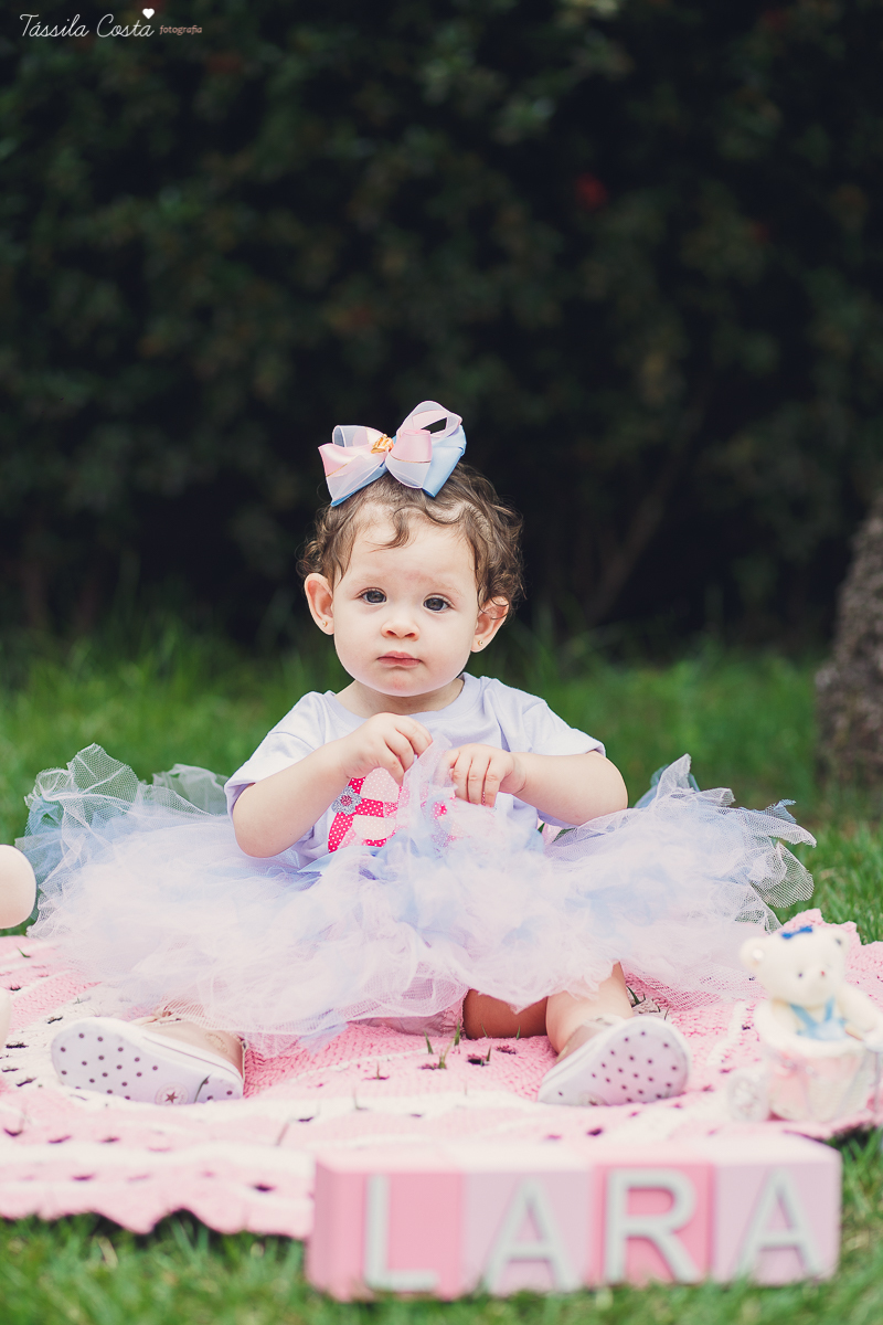 FOTOS DE PRÉ ANIVERSÁRIO FEITAS EM VITÓRIA, ES, ANIVERSÁRIO NA CASA DA VÓ, QUINTAL DE VÓ, TÁSSILA COSTA FOTOGRAFIA,FOTOS FEITAS EM FAMÍLIA PARA O PRIMEIRO ANO DO ANIVERSÁRIO DA LARA