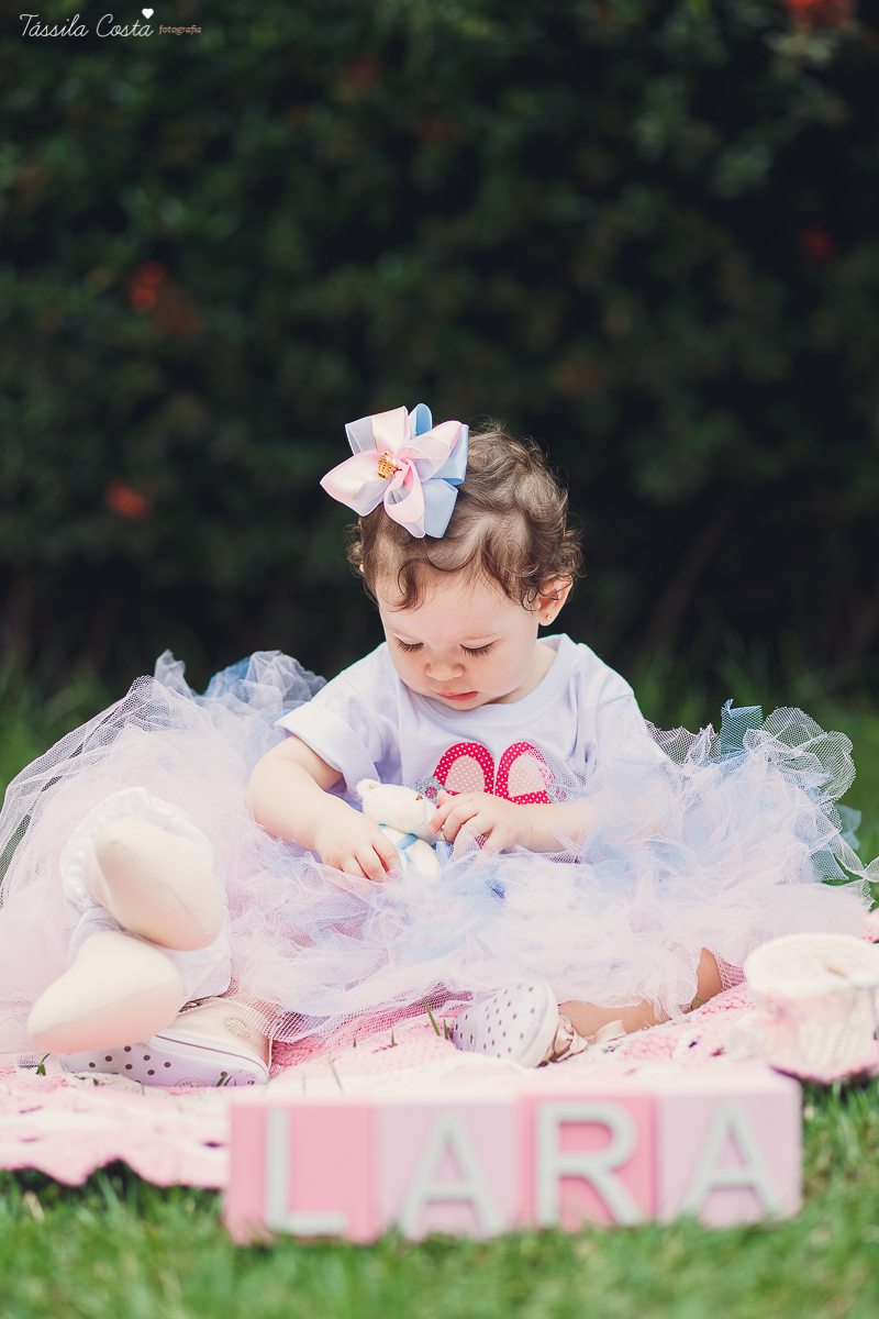 FOTOS DE PRÉ ANIVERSÁRIO FEITAS EM VITÓRIA, ES, ANIVERSÁRIO NA CASA DA VÓ, QUINTAL DE VÓ, TÁSSILA COSTA FOTOGRAFIA,FOTOS FEITAS EM FAMÍLIA PARA O PRIMEIRO ANO DO ANIVERSÁRIO DA LARA