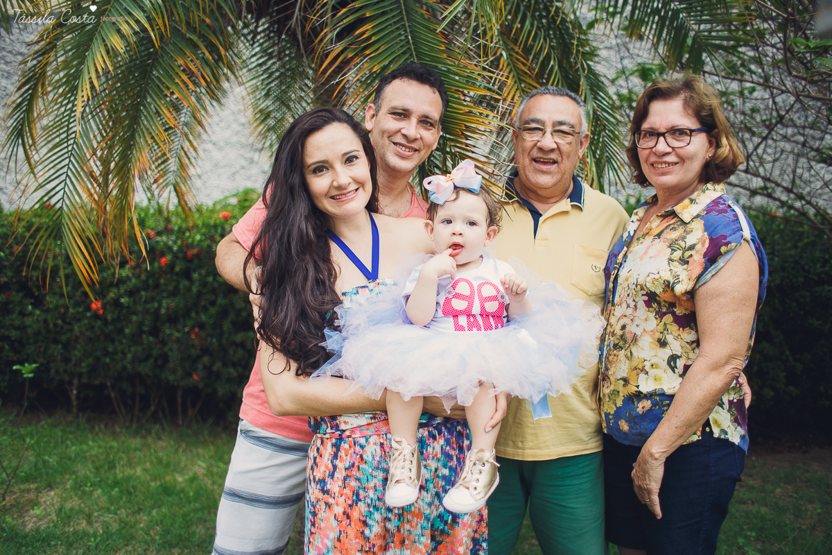 FOTOS DE PRÉ ANIVERSÁRIO FEITAS EM VITÓRIA, ES, ANIVERSÁRIO NA CASA DA VÓ, QUINTAL DE VÓ, TÁSSILA COSTA FOTOGRAFIA,FOTOS FEITAS EM FAMÍLIA PARA O PRIMEIRO ANO DO ANIVERSÁRIO DA LARA