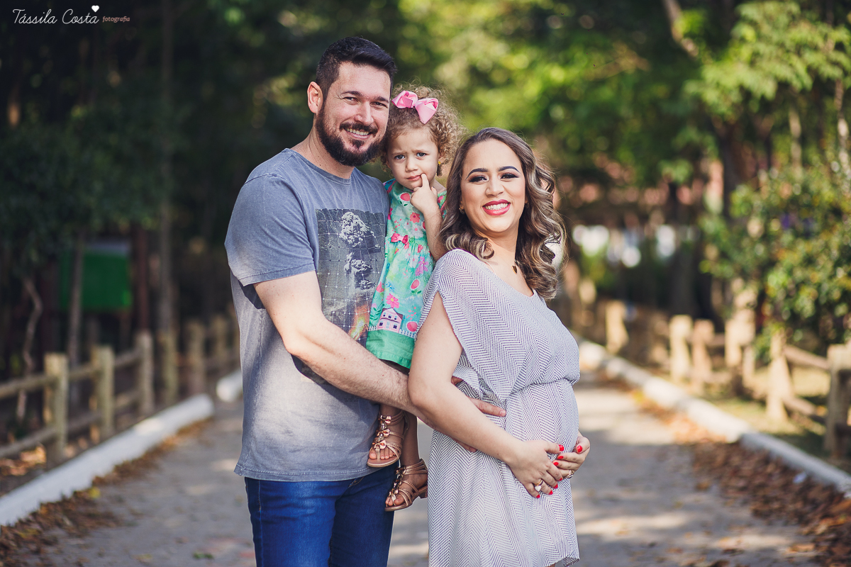 acompanhamento gestacional feito em Vitória, ES, família linda, mãe de dois, fotos de grávida, fotos no Parque Botânico da Vale, ES, Tássila Costa