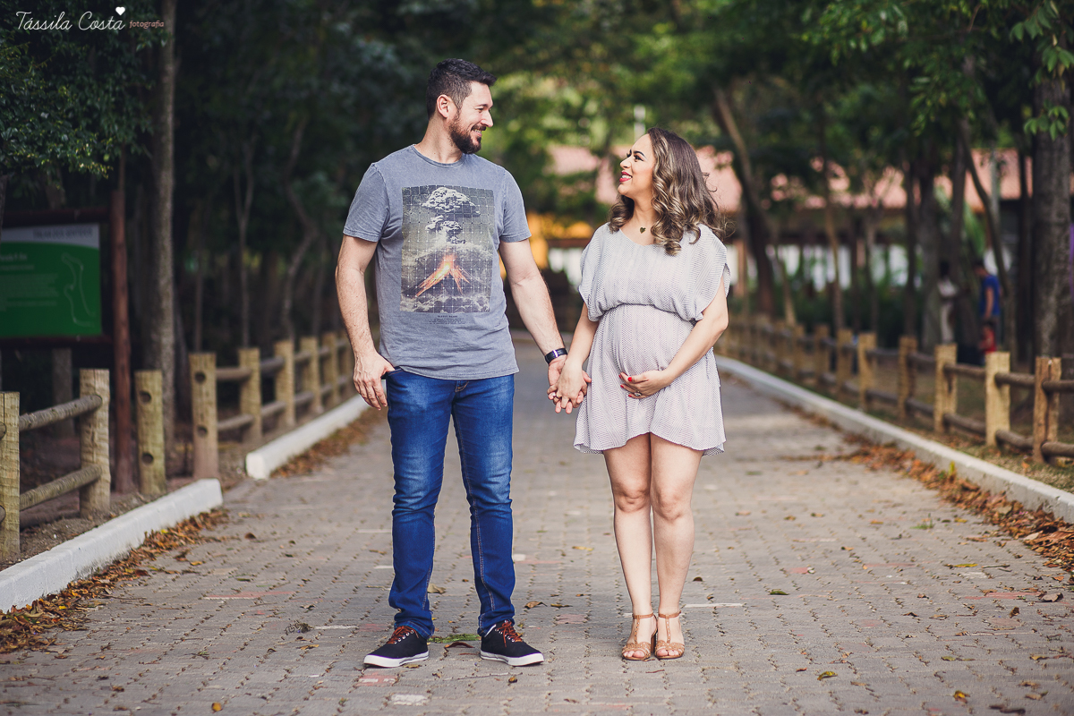 acompanhamento gestacional feito em Vitória, ES, família linda, mãe de dois, fotos de grávida, fotos no Parque Botânico da Vale, ES, Tássila Costa