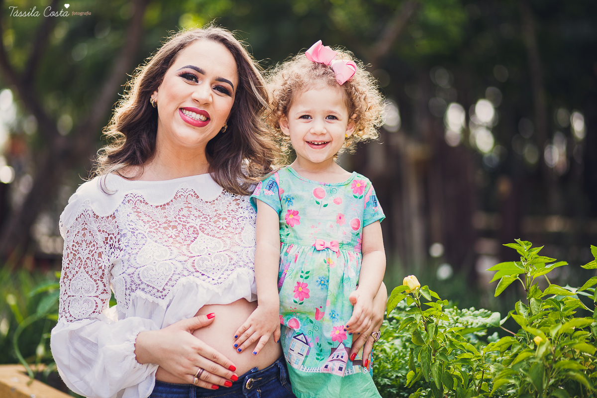 acompanhamento gestacional feito em Vitória, ES, família linda, mãe de dois, fotos de grávida, fotos no Parque Botânico da Vale, ES, Tássila Costa
