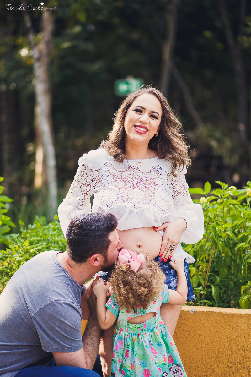 acompanhamento gestacional feito em Vitória, ES, família linda, mãe de dois, fotos de grávida, fotos no Parque Botânico da Vale, ES, Tássila Costa