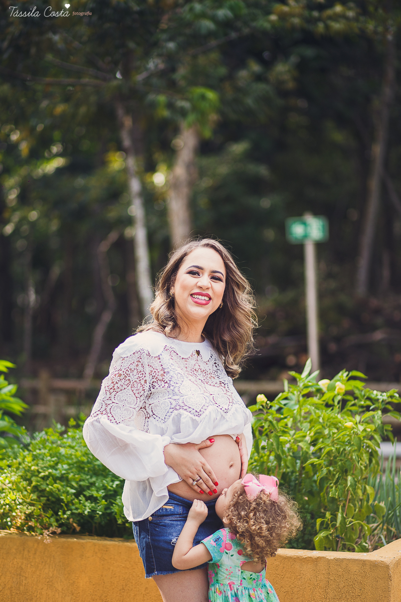 acompanhamento gestacional feito em Vitória, ES, família linda, mãe de dois, fotos de grávida, fotos no Parque Botânico da Vale, ES, Tássila Costa
