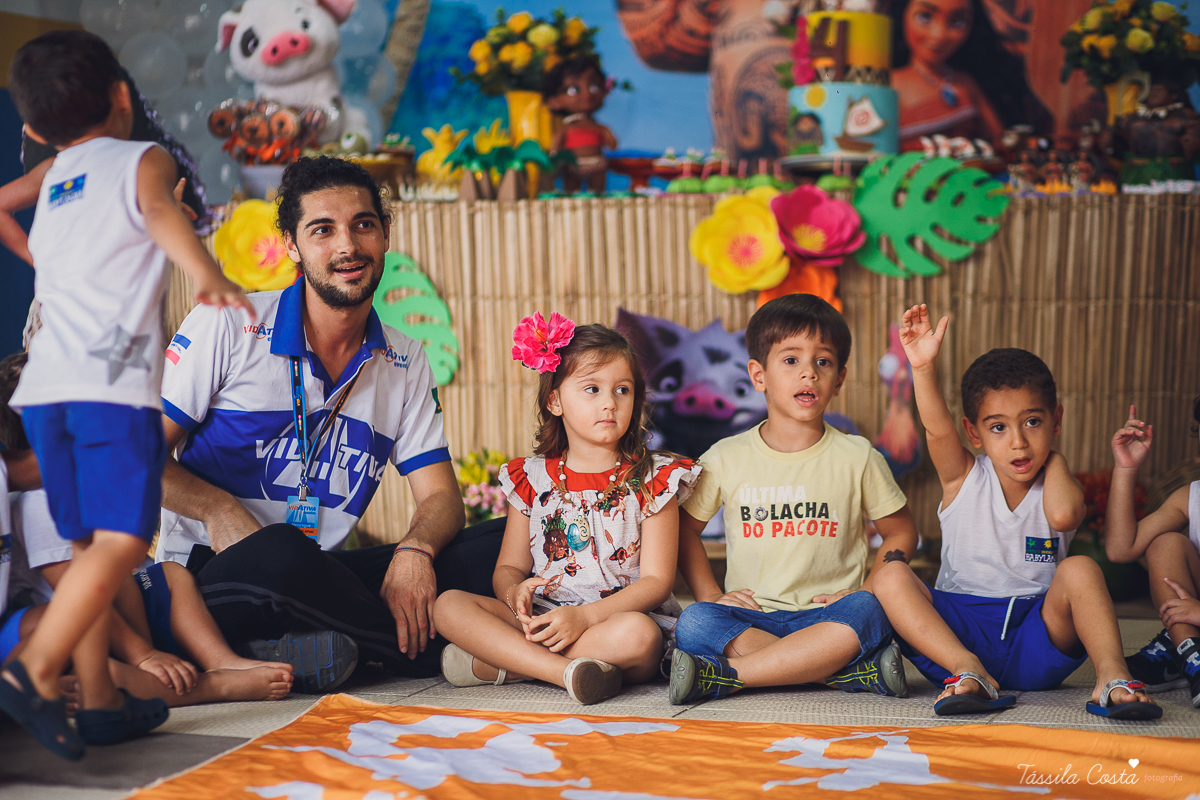 festa da Moana, mariana 4 anos, festa feita na creche, só para amigos, festa intimista, decoração super linda da Moana, festa de menina, filme da Moana, tássila costa, fotografia de festa infantil, festa infantil em Vifesta dtória, aniversário maravilhoso