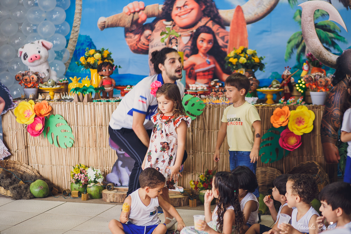 festa da Moana, mariana 4 anos, festa feita na creche, só para amigos, festa intimista, decoração super linda da Moana, festa de menina, filme da Moana, tássila costa, fotografia de festa infantil, festa infantil em Vitória, aniversário maravilhoso