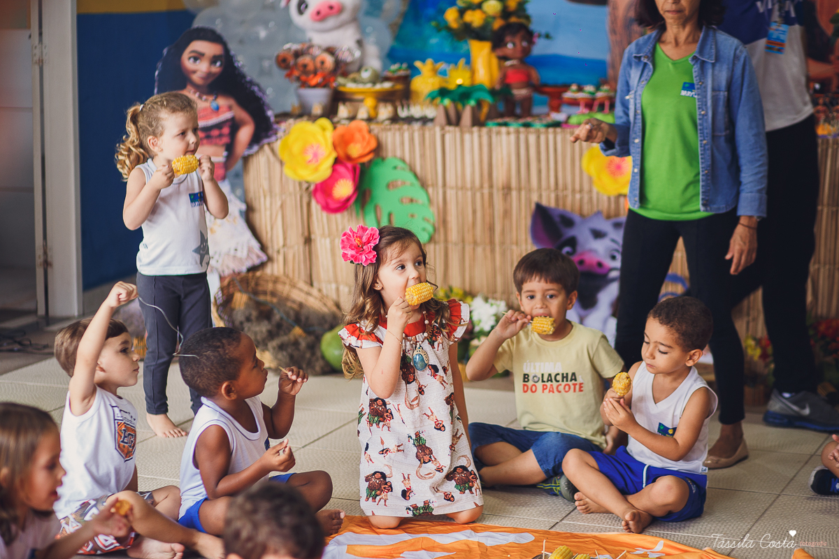festa da Moana, mariana 4 anos, festa feita na creche, só para amigos, festa intimista, decoração super linda da Moana, festa de menina, filme da Moana, tássila costa, fotografia de festa infantil, festa infantil em Vitória, aniversário maravilhoso