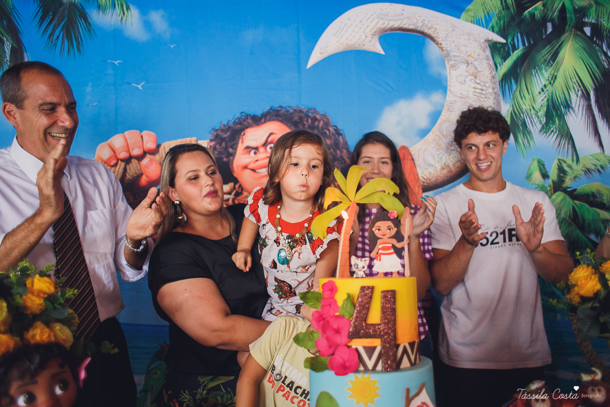 festa da Moana, mariana 4 anos, festa feita na creche, só para amigos, festa intimista, decoração super linda da Moana, festa de menina, filme da Moana, tássila costa, fotografia de festa infantil, festa infantil em Vitória, aniversário maravilhoso