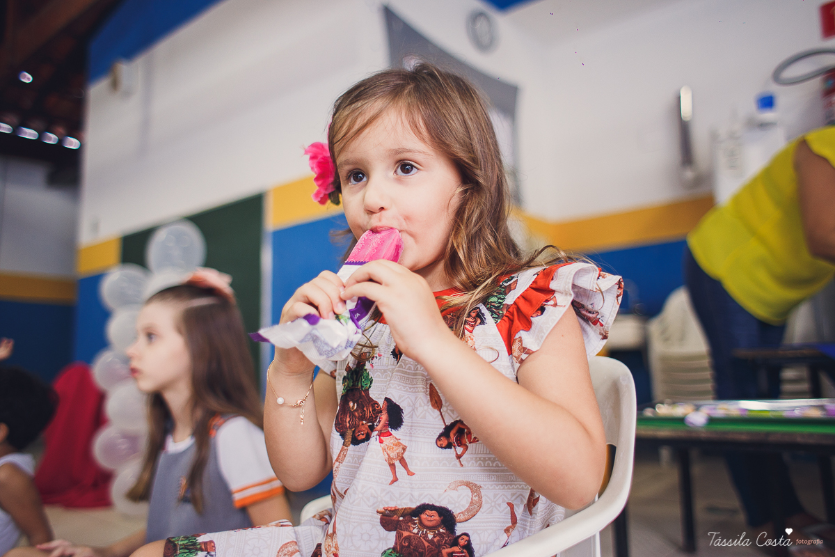festa da Moana, mariana 4 anos, festa feita na creche, só para amigos, festa intimista, decoração super linda da Moana, festa de menina, filme da Moana, tássila costa, fotografia de festa infantil, festa infantil em Vitória, aniversário maravilhoso