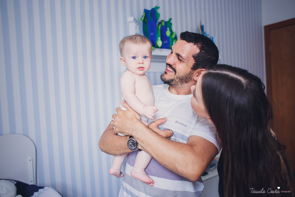 bebê lindo, Pedro 5 meses, ensaio fotográfico feito em casa, papais de primeira viagem, tássila costa fotografia, pais de menino, mobília para quarto de menino, decoração de quarto de menino, meu bebê ama banho, banho no bebê, amamentação, 05 meses