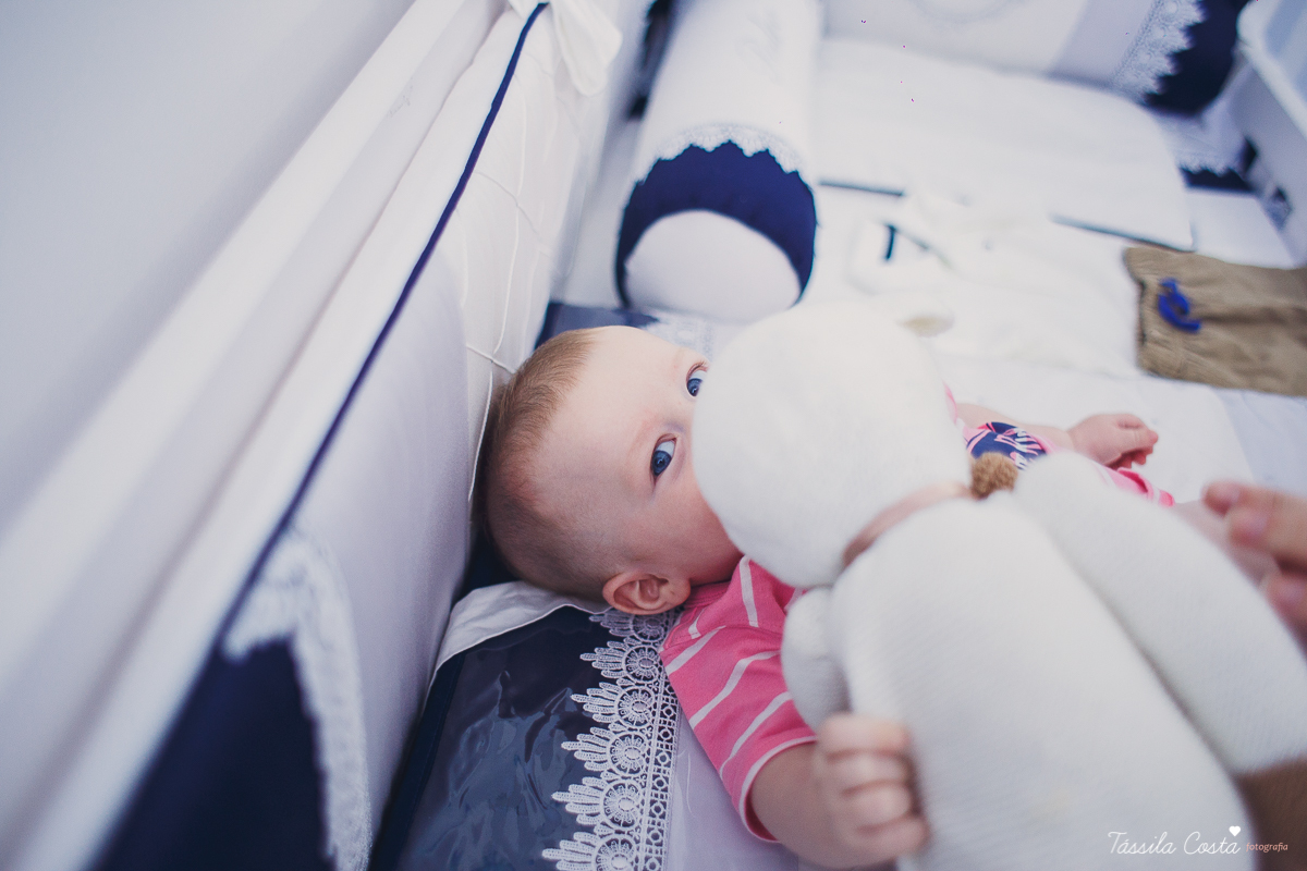 bebê lindo, Pedro 5 meses, ensaio fotográfico feito em casa, papais de primeira viagem, tássila costa fotografia, pais de menino, mobília para quarto de menino, decoração de quarto de menino, meu bebê ama banho, banho no bebê, amamentação, 05 meses