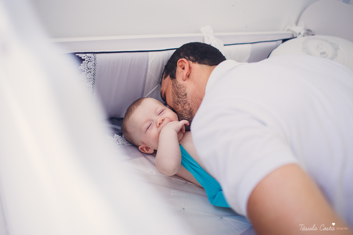 bebê lindo, Pedro 5 meses, ensaio fotográfico feito em casa, papais de primeira viagem, tássila costa fotografia, pais de menino, mobília para quarto de menino, decoração de quarto de menino, meu bebê ama banho, banho no bebê, amamentação, 05 meses