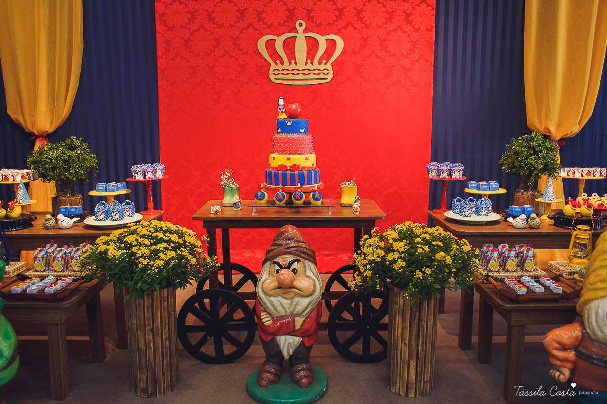 Lara 3 anos, festa no cerimonial O Mais Legal, festa no tema Branca de Neve, festa durante o dia no cerimonial O mais Legal, em Bairro de Fátima, fotografia de aniversário infantil em Vitória ES, Tássila Costa fotografia 