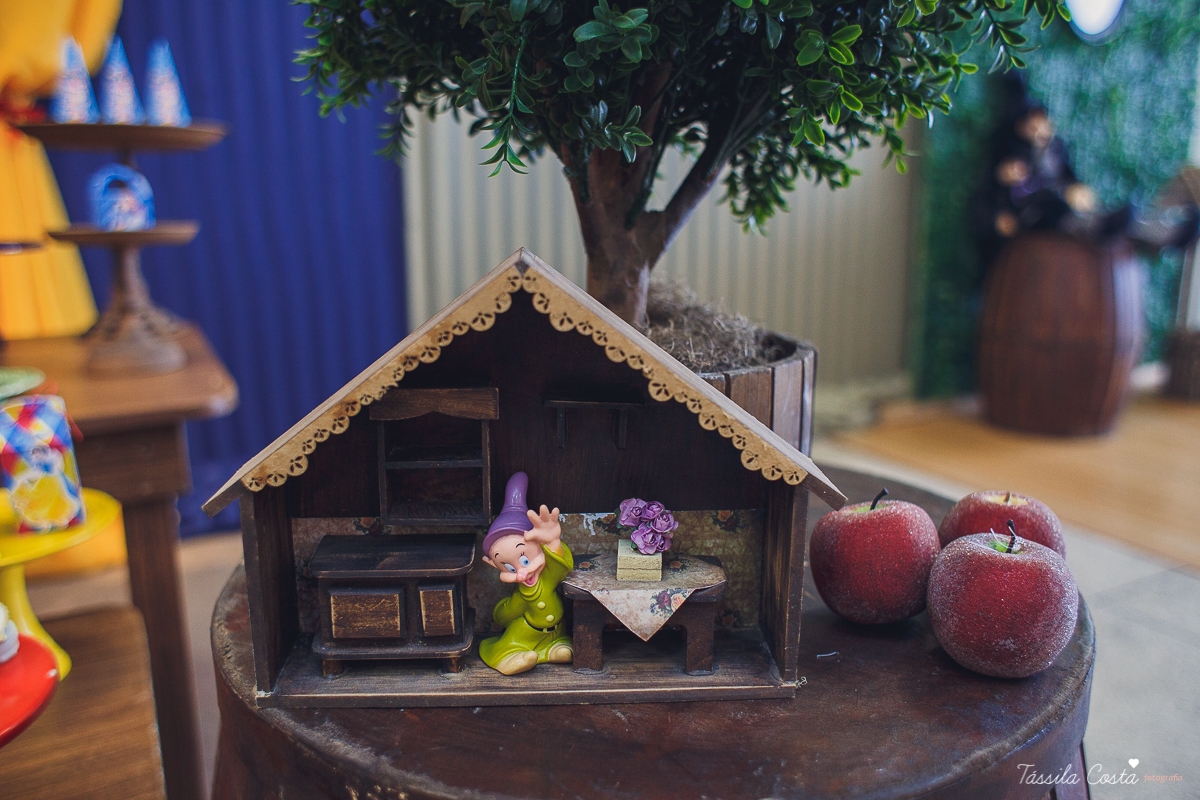 Lara 3 anos, festa no cerimonial O Mais Legal, festa no tema Branca de Neve, festa durante o dia no cerimonial O mais Legal, em Bairro de Fátima, fotografia de aniversário infantil em Vitória ES, Tássila Costa fotografia 