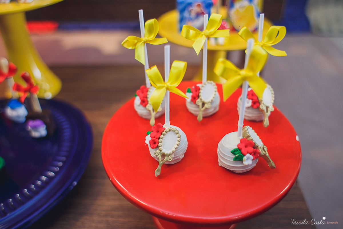 Lara 3 anos, festa no cerimonial O Mais Legal, festa no tema Branca de Neve, festa durante o dia no cerimonial O mais Legal, em Bairro de Fátima, fotografia de aniversário infantil em Vitória ES, Tássila Costa fotografia 
