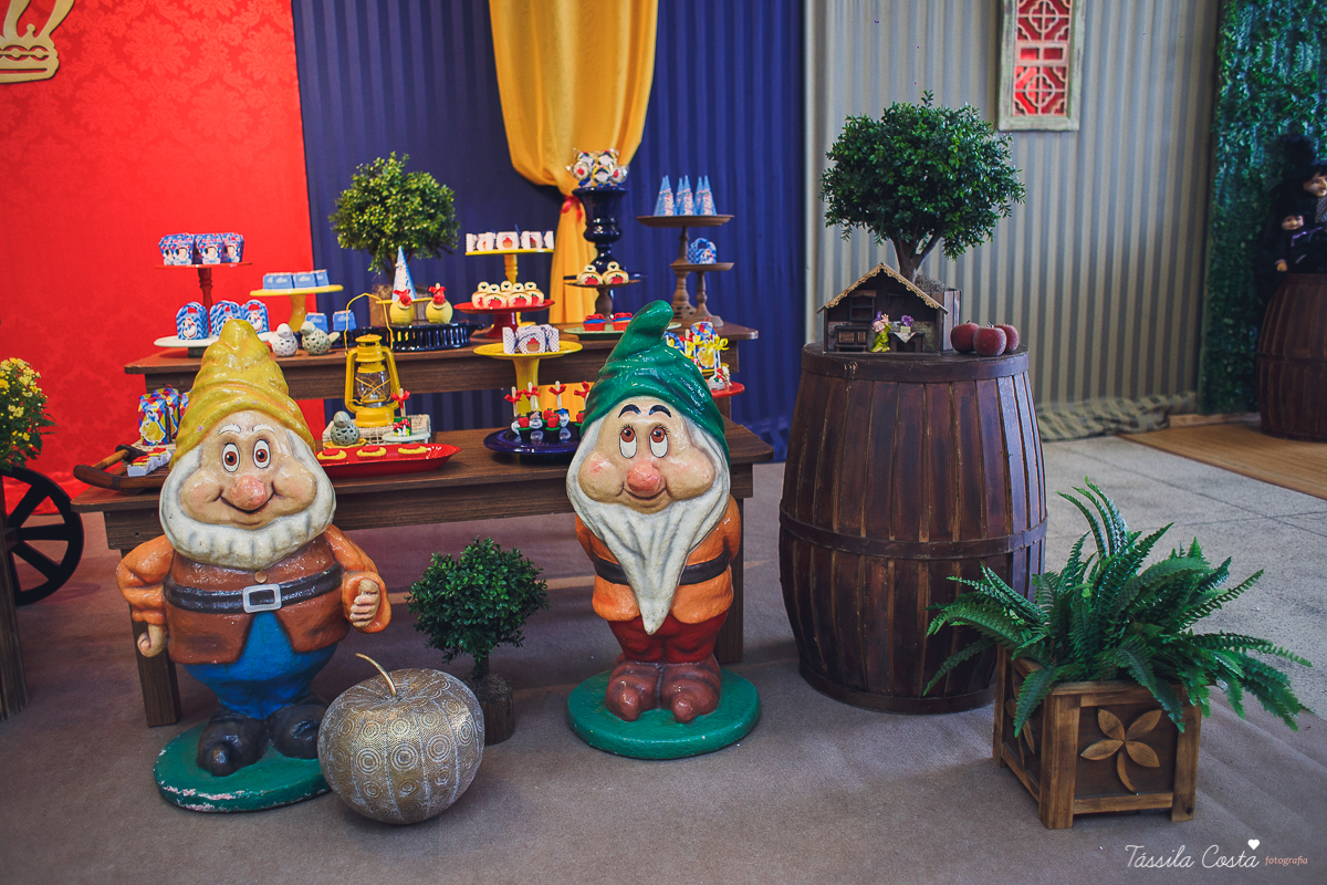 Lara 3 anos, festa no cerimonial O Mais Legal, festa no tema Branca de Neve, festa durante o dia no cerimonial O mais Legal, em Bairro de Fátima, fotografia de aniversário infantil em Vitória ES, Tássila Costa fotografia Lara 3 anos, festa no cerimonial O