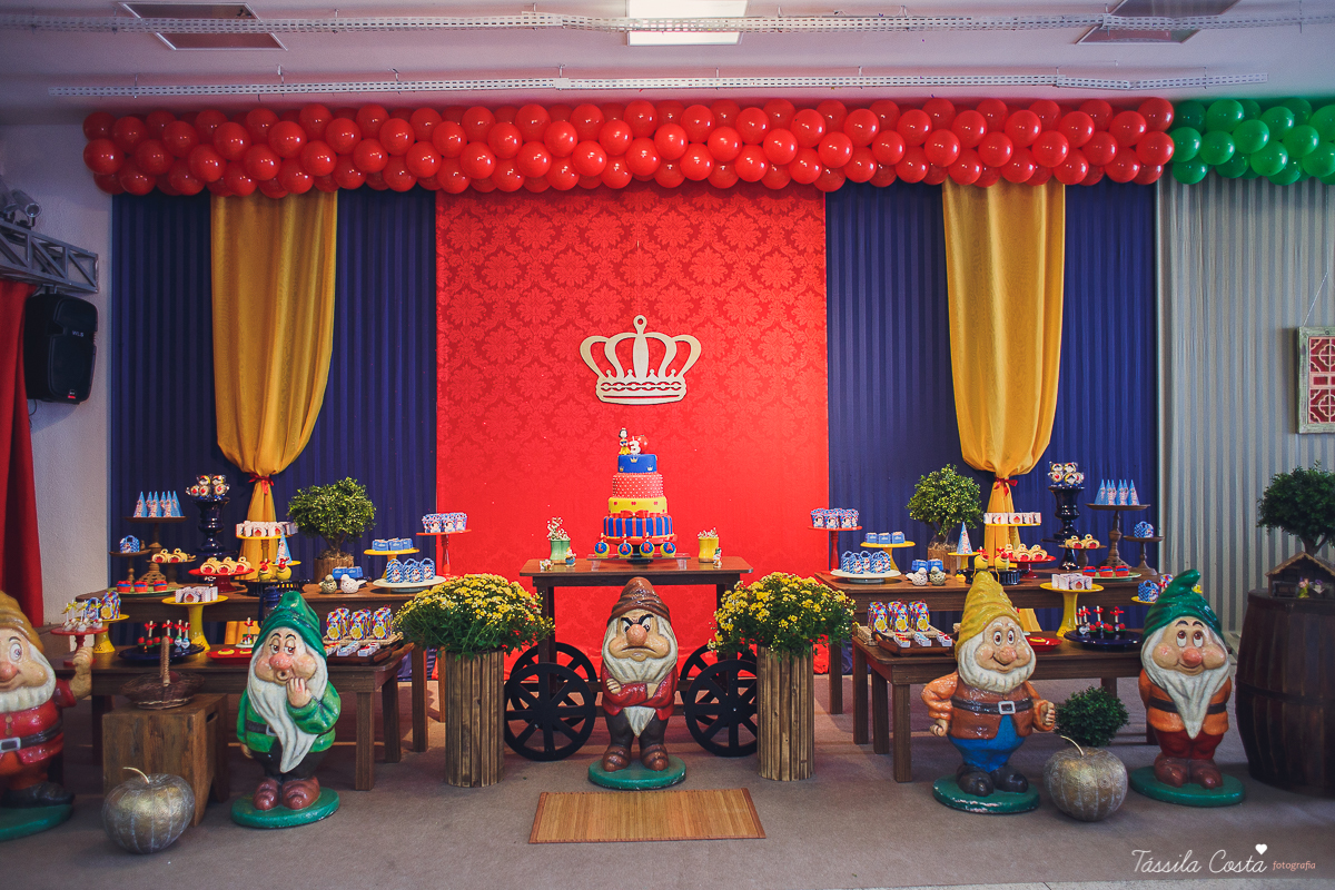 Lara 3 anos, festa no cerimonial O Mais Legal, festa no tema Branca de Neve, festa durante o dia no cerimonial O mais Legal, em Bairro de Fátima, fotografia de aniversário infantil em Vitória ES, Tássila Costa fotografia 