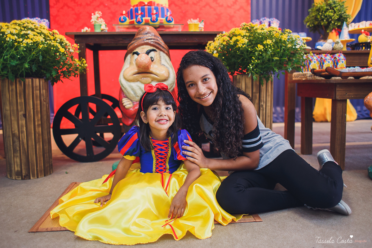 Lara 3 anos, festa no cerimonial O Mais Legal, festa no tema Branca de Neve, festa durante o dia no cerimonial O mais Legal, em Bairro de Fátima, fotografia de aniversário infantil em Vitória ES, Tássila Costa fotografia 