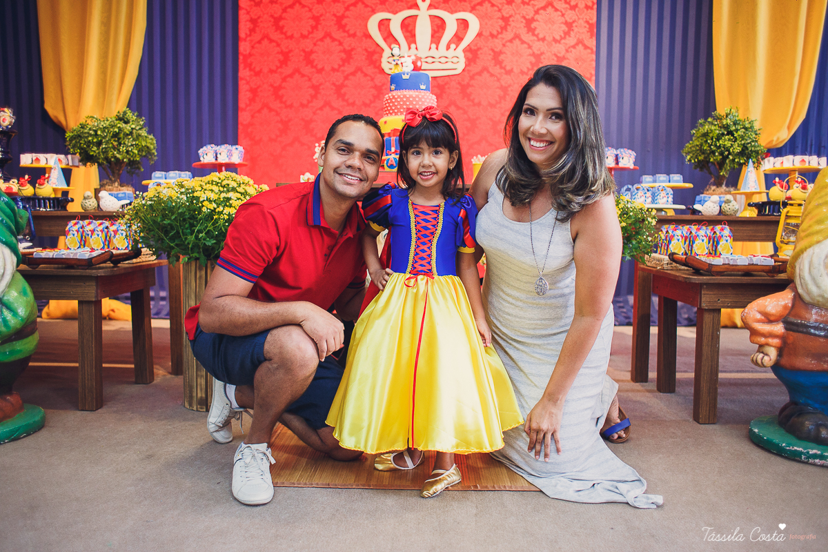Lara 3 anos, festa no cerimonial O Mais Legal, festa no tema Branca de Neve, festa durante o dia no cerimonial O mais Legal, em Bairro de Fátima, fotografia de aniversário infantil em Vitória ES, Tássila Costa fotografia 