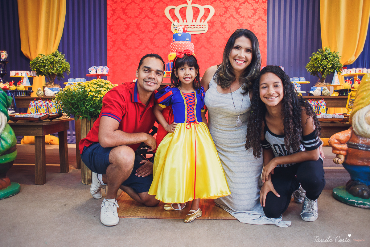 Lara 3 anos, festa no cerimonial O Mais Legal, festa no tema Branca de Neve, festa durante o dia no cerimonial O mais Legal, em Bairro de Fátima, fotografia de aniversário infantil em Vitória ES, Tássila Costa fotografia 