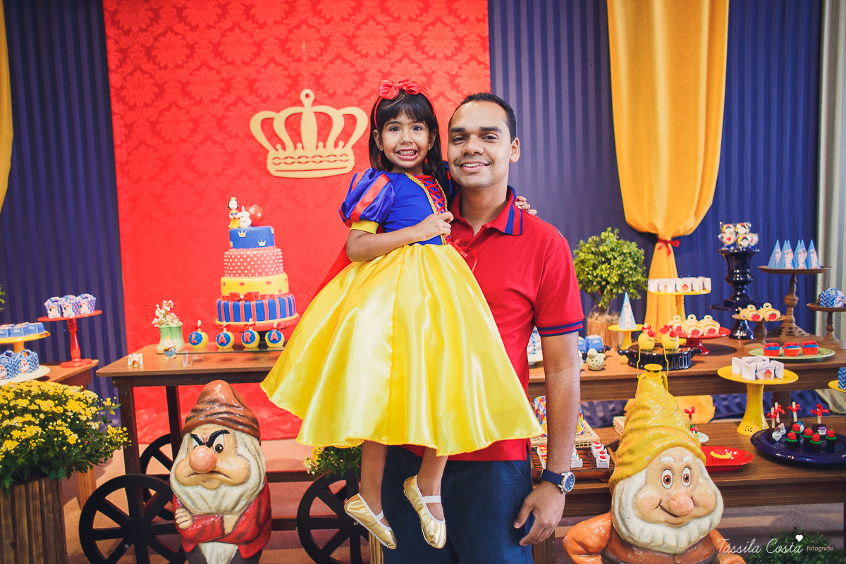 Lara 3 anos, festa no cerimonial O Mais Legal, festa no tema Branca de Neve, festa durante o dia no cerimonial O mais Legal, em Bairro de Fátima, fotografia de aniversário infantil em Vitória ES, Tássila Costa fotografia 