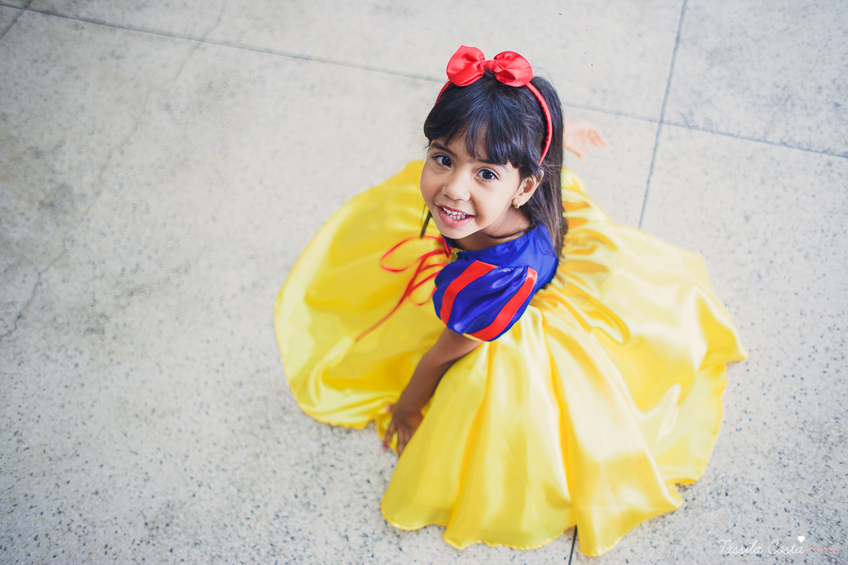 Lara 3 anos, festa no cerimonial O Mais Legal, festa no tema Branca de Neve, festa durante o dia no cerimonial O mais Legal, em Bairro de Fátima, fotografia de aniversário infantil em Vitória ES, Tássila Costa fotografia 