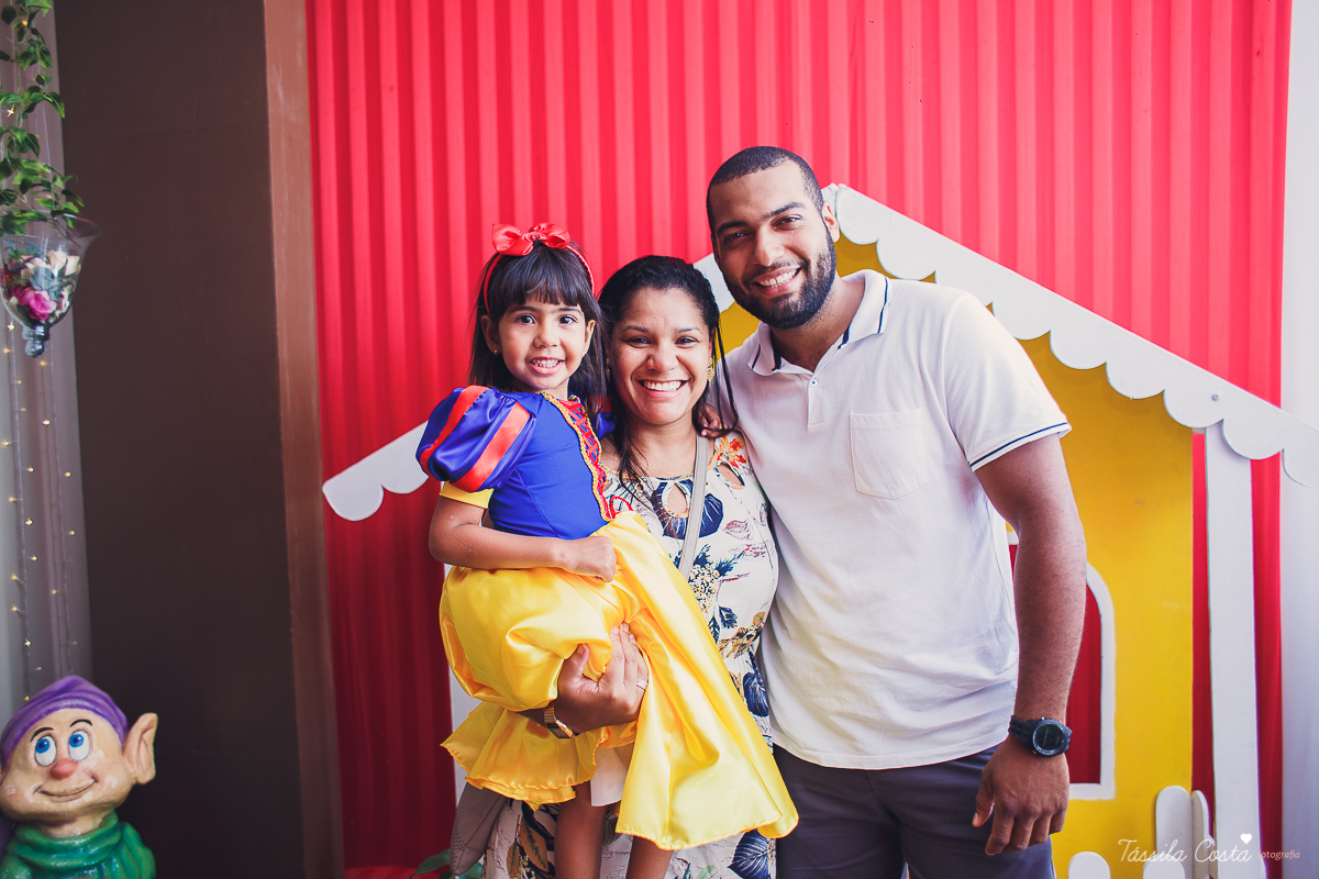 Lara 3 anos, festa no cerimonial O Mais Legal, festa no tema Branca de Neve, festa durante o dia no cerimonial O mais Legal, em Bairro de Fátima, fotografia de aniversário infantil em Vitória ES, Tássila Costa fotografia 