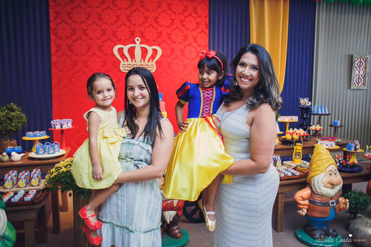 Lara 3 anos, festa no cerimonial O Mais Legal, festa no tema Branca de Neve, festa durante o dia no cerimonial O mais Legal, em Bairro de Fátima, fotografia de aniversário infantil em Vitória ES, Tássila Costa fotografia 