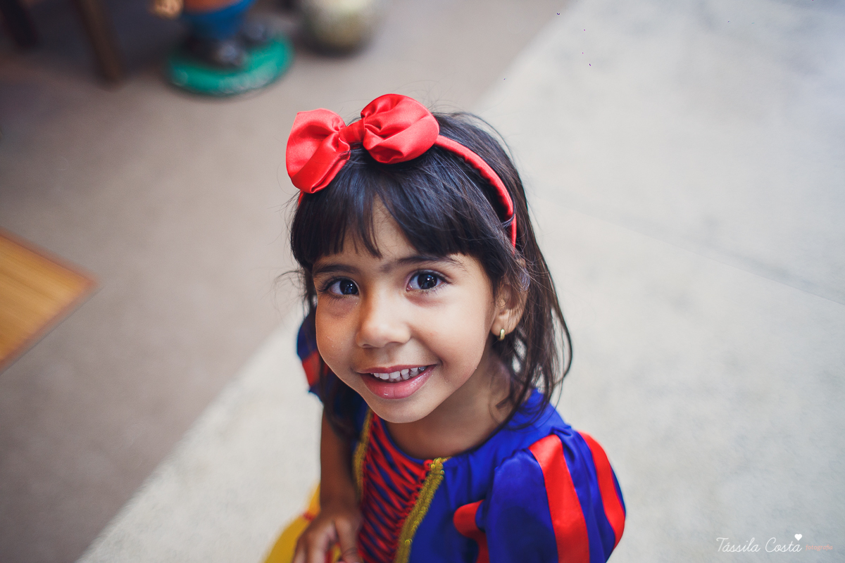 Lara 3 anos, festa no cerimonial O Mais Legal, festa no tema Branca de Neve, festa durante o dia no cerimonial O mais Legal, em Bairro de Fátima, fotografia de aniversário infantil em Vitória ES, Tássila Costa fotografia 