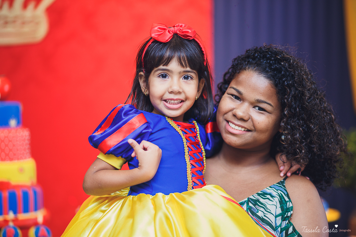 Lara 3 anos, festa no cerimonial O Mais Legal, festa no tema Branca de Neve, festa durante o dia no cerimonial O mais Legal, em Bairro de Fátima, fotografia de aniversário infantil em Vitória ES, Tássila Costa fotografia 