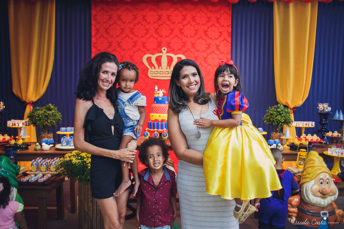 Lara 3 anos, festa no cerimonial O Mais Legal, festa no tema Branca de Neve, festa durante o dia no cerimonial O mais Legal, em Bairro de Fátima, fotografia de aniversário infantil em Vitória ES, Tássila Costa fotografia 